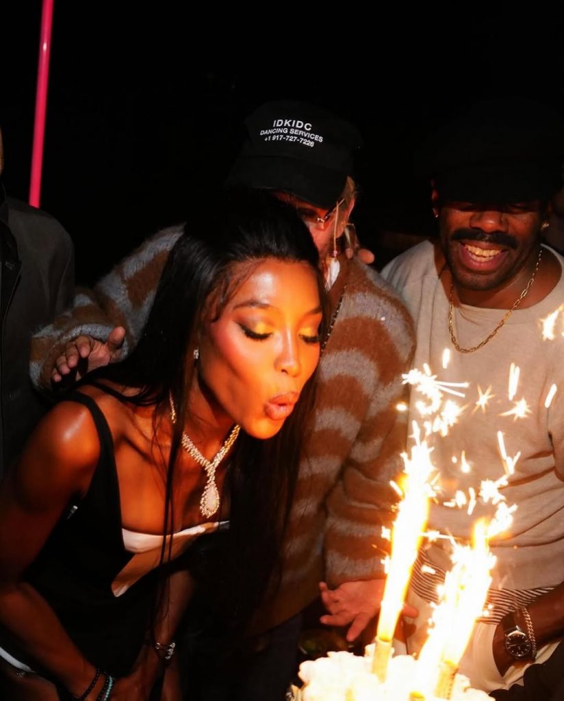 Happy birthday Queen Naomi! La moda festeggia una leggenda 3 Happy birthday Queen Naomi! La moda festeggia una leggenda