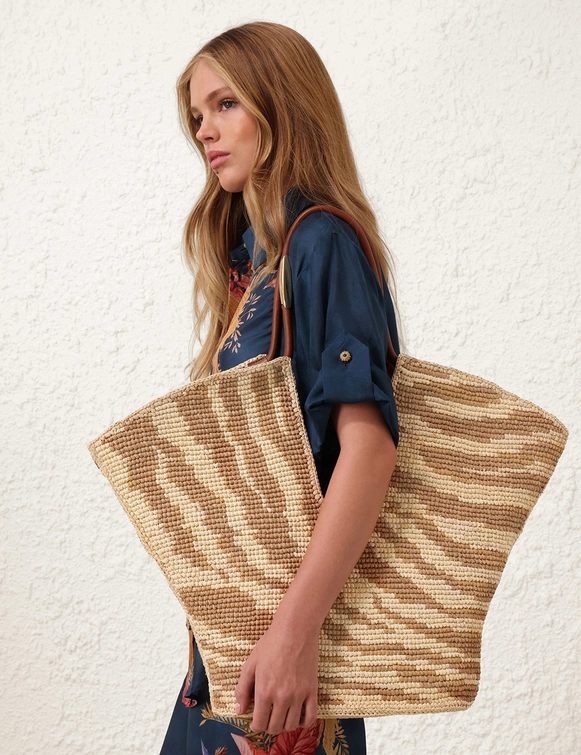 Golden vibes: La Tote bag di Zimmermann che domina l'Estate 3 Golden vibes: La Tote bag di Zimmermann che domina l'Estate