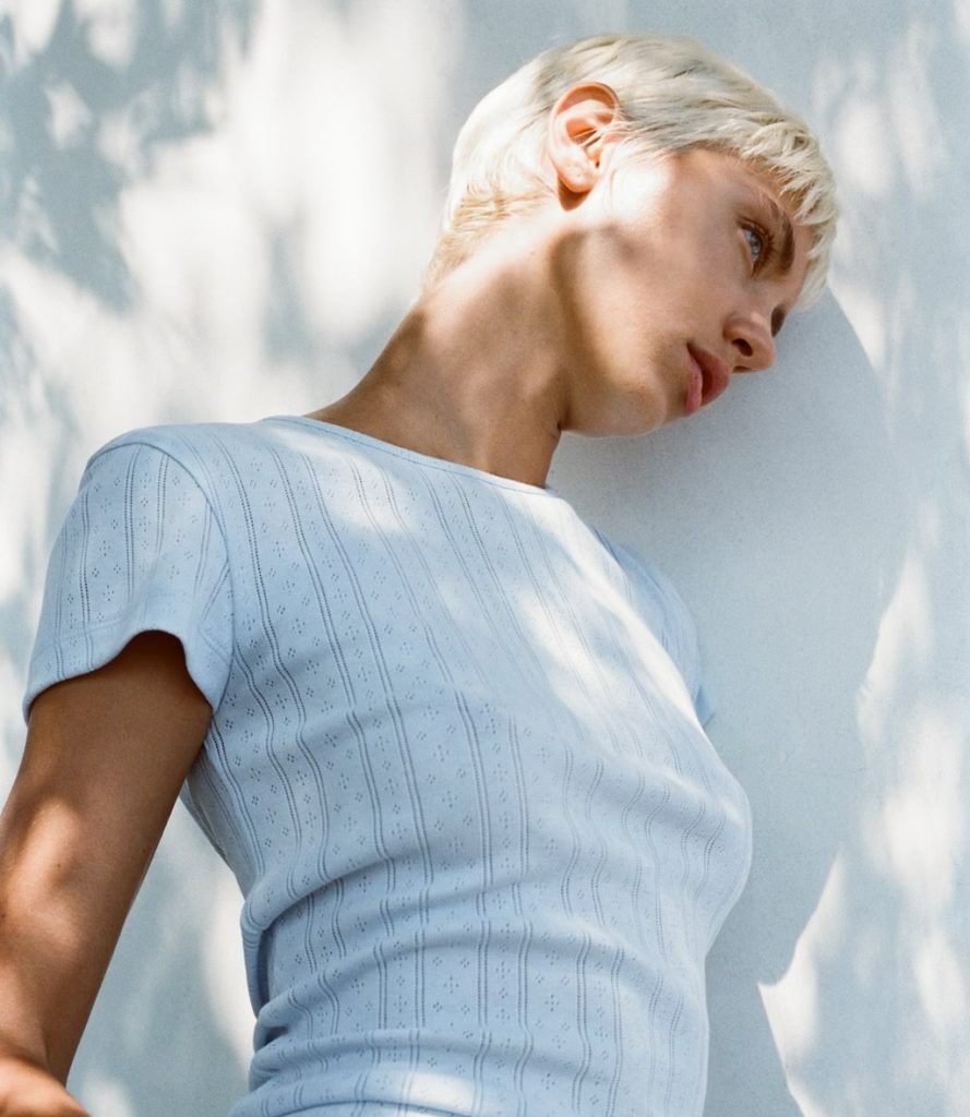 Short, chic & cool: il ritorno del pixie hair cut alla Iris Law 1 Short, chic & cool: il ritorno del pixie hair cut alla Iris Law