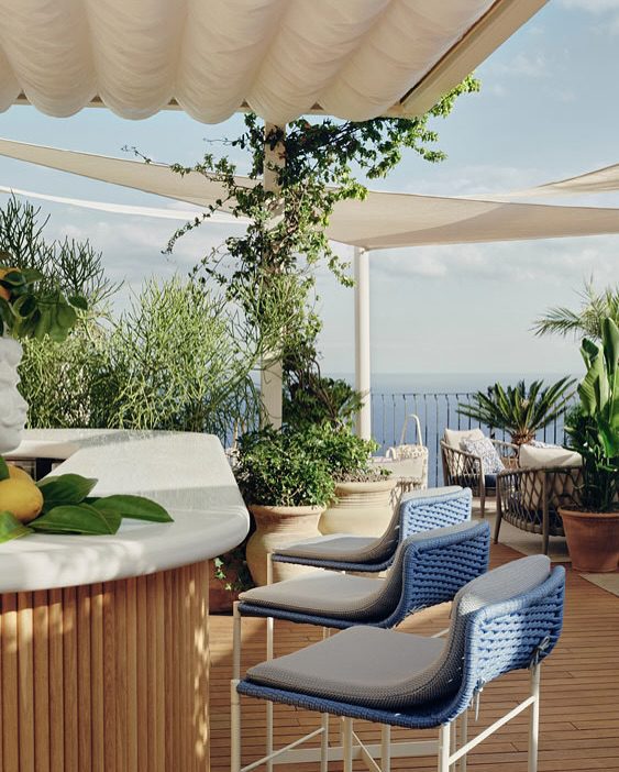 Aperitivo d’alta quota: Louis Vuitton firma il nuovo hot spot di Taormina