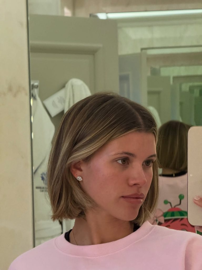 Minimal, chic e super cool: il French Bob di Sofia Richie è da copiare subito