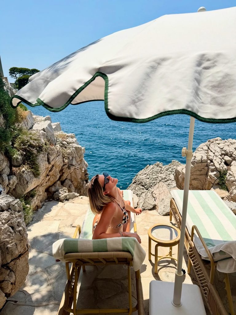 Minimal, chic e super cool: il French Bob di Sofia Richie è da copiare subito