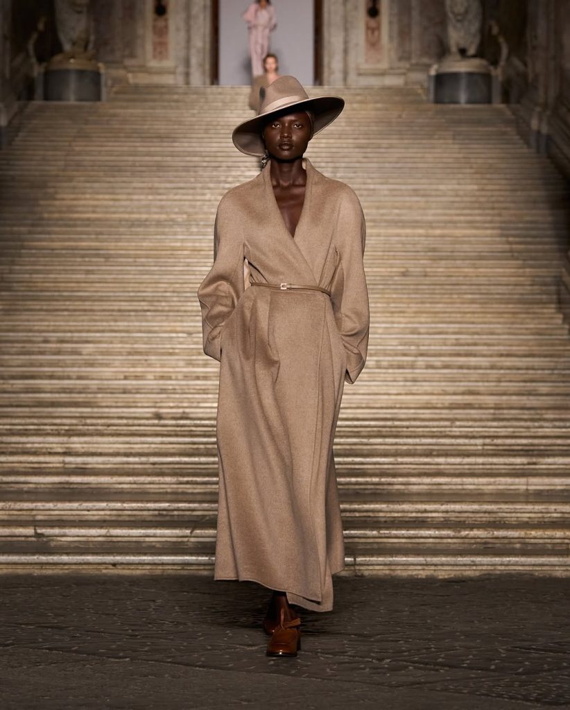 Max Mara a Caserta: Il lusso silenzioso che fa rumore 3 Max Mara a Caserta: Il lusso silenzioso che fa rumore