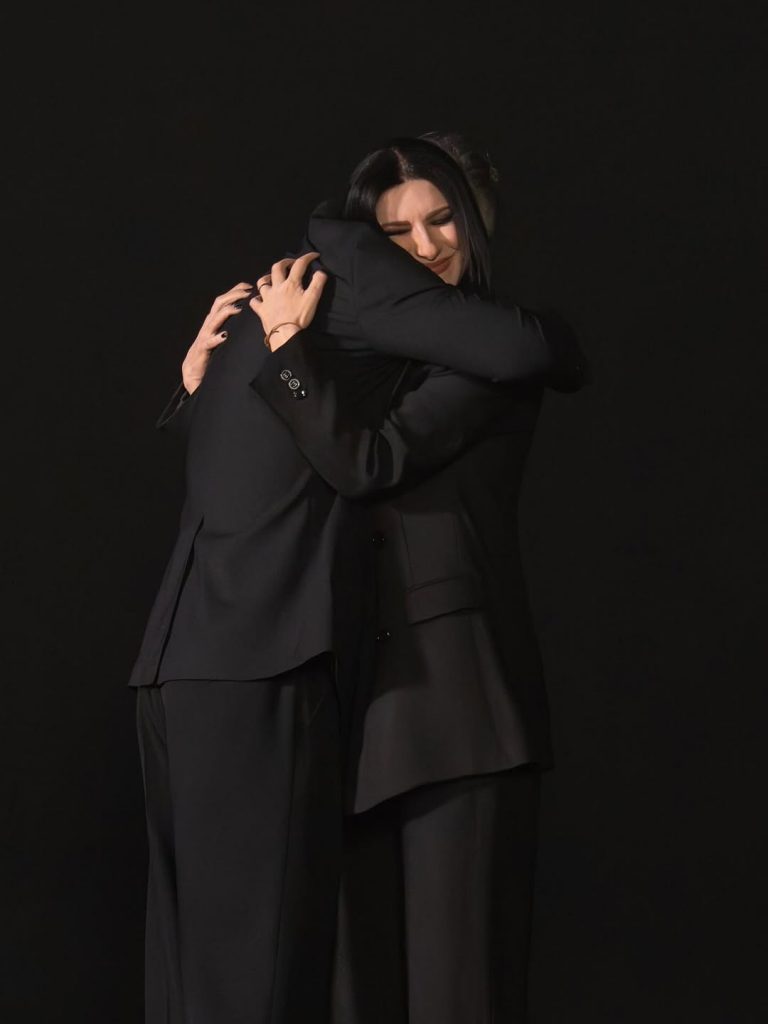 "Desire”: L’inno globale di Robbie Williams & Laura Pausini debutta alla finale FIFA