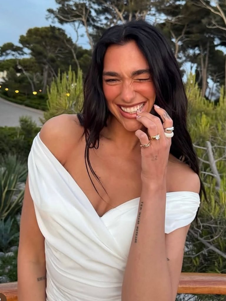 Love alert: Dua Lipa e Callum Turner sono ufficialmente fidanzati 1 Love alert: Dua Lipa e Callum Turner sono ufficialmente fidanzati