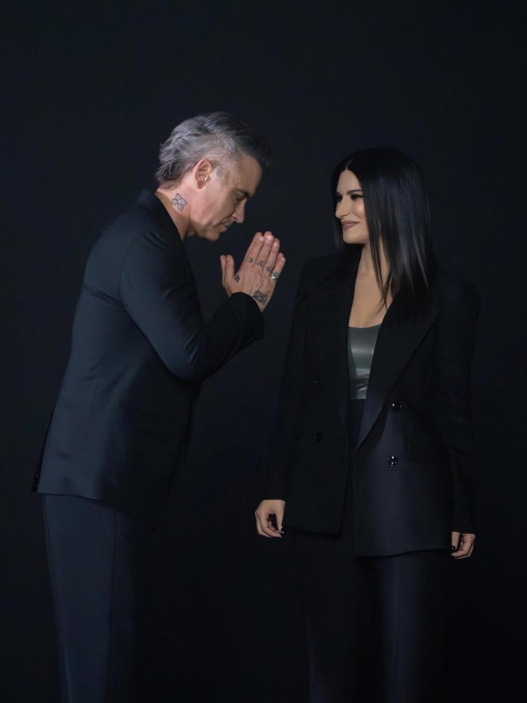 "Desire”: L’inno globale di Robbie Williams & Laura Pausini debutta alla finale FIFA