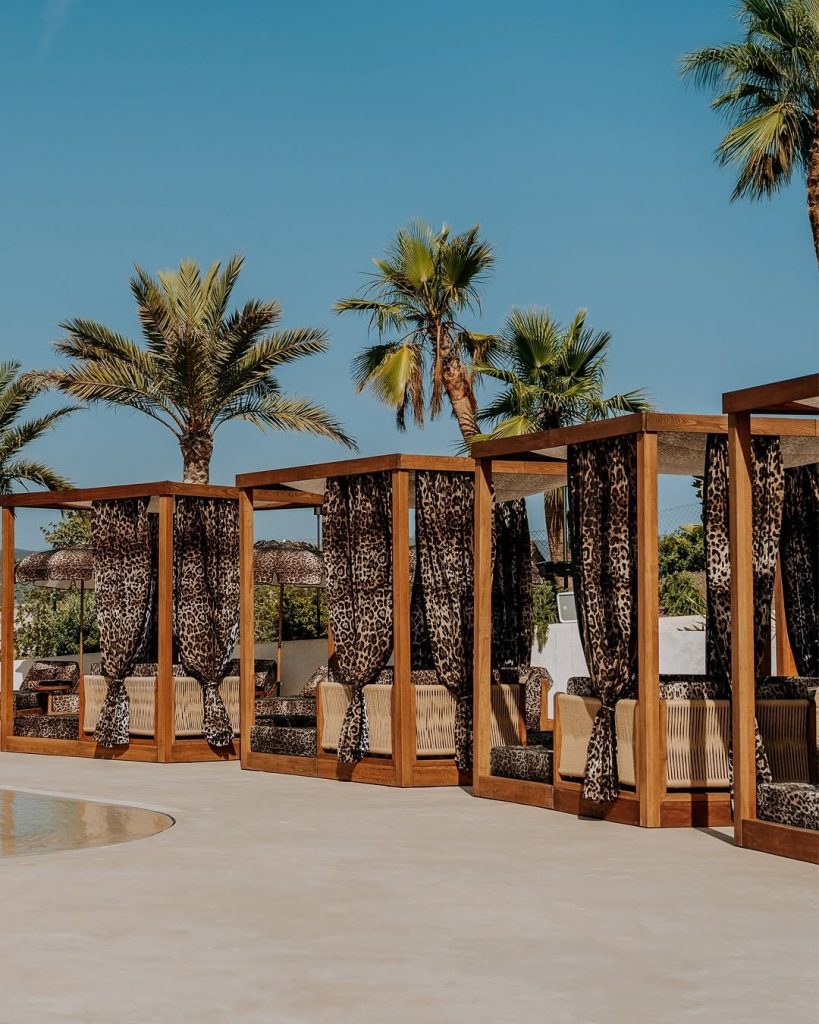 Dolce & Gabbana Sbarca a Ibiza: Un'Estate di lusso e stile 1 Dolce & Gabbana Sbarca a Ibiza: Un'Estate di lusso e stile