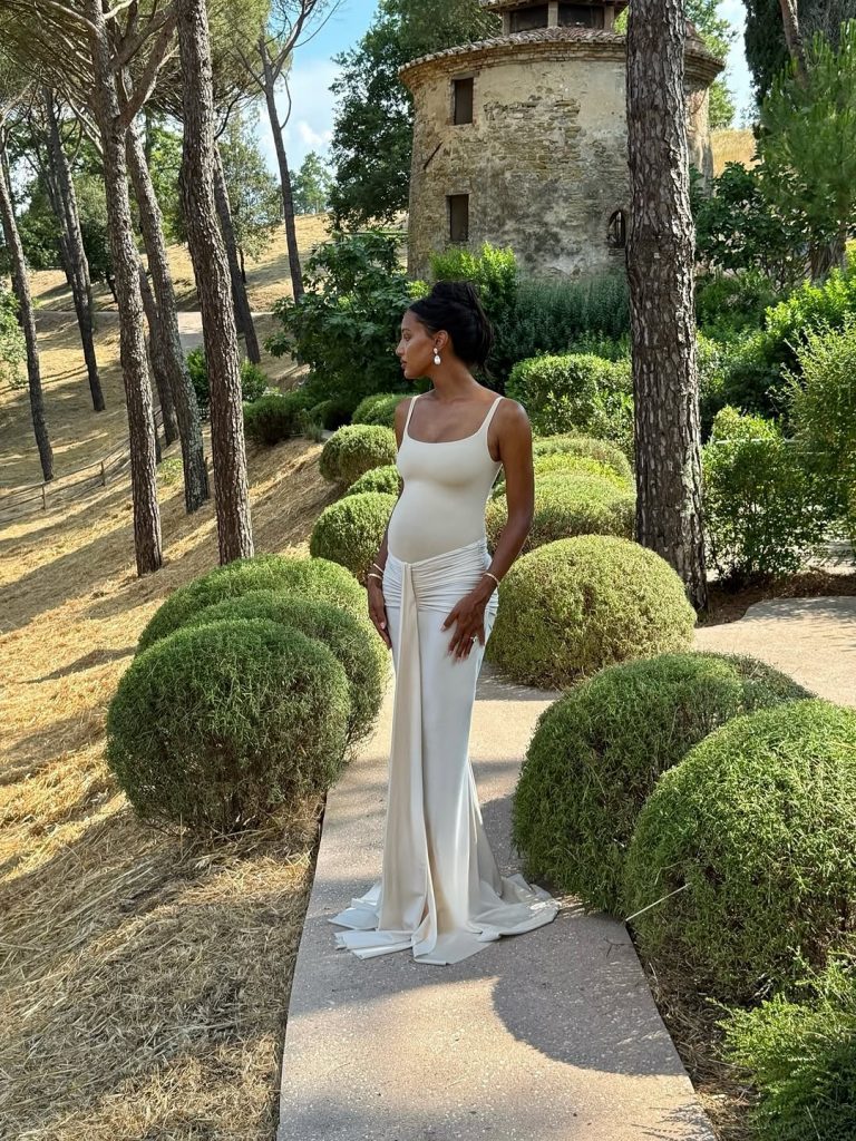 Jasmine Tookes aspetta il secondo figlio: la famiglia si allarga