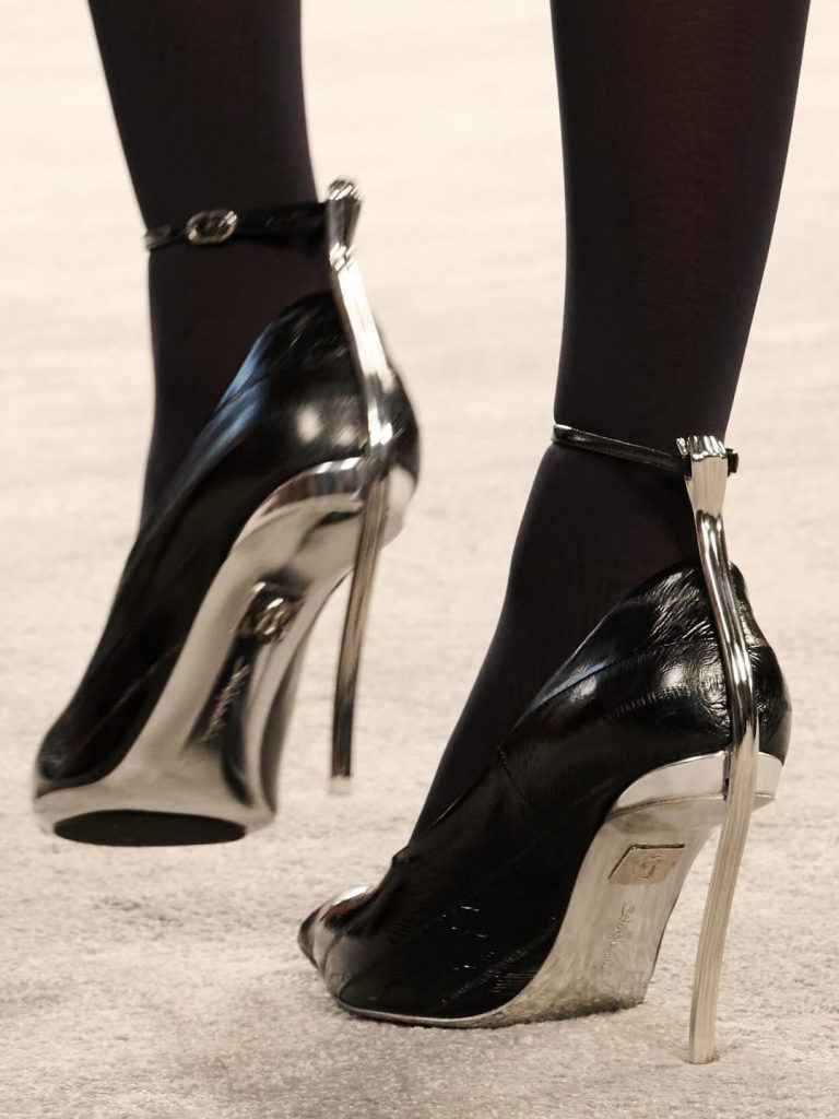 Parigi ai piedi di Schiaparelli: Haute Couture 2025 da applausi