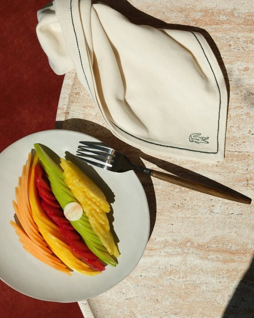 Il Coccodrillo Incontra la Riviera: Lacoste Debutta nel Mondo della Ristorazione con Stile 4 Il Coccodrillo Incontra la Riviera: Lacoste Debutta nel Mondo della Ristorazione con Stile