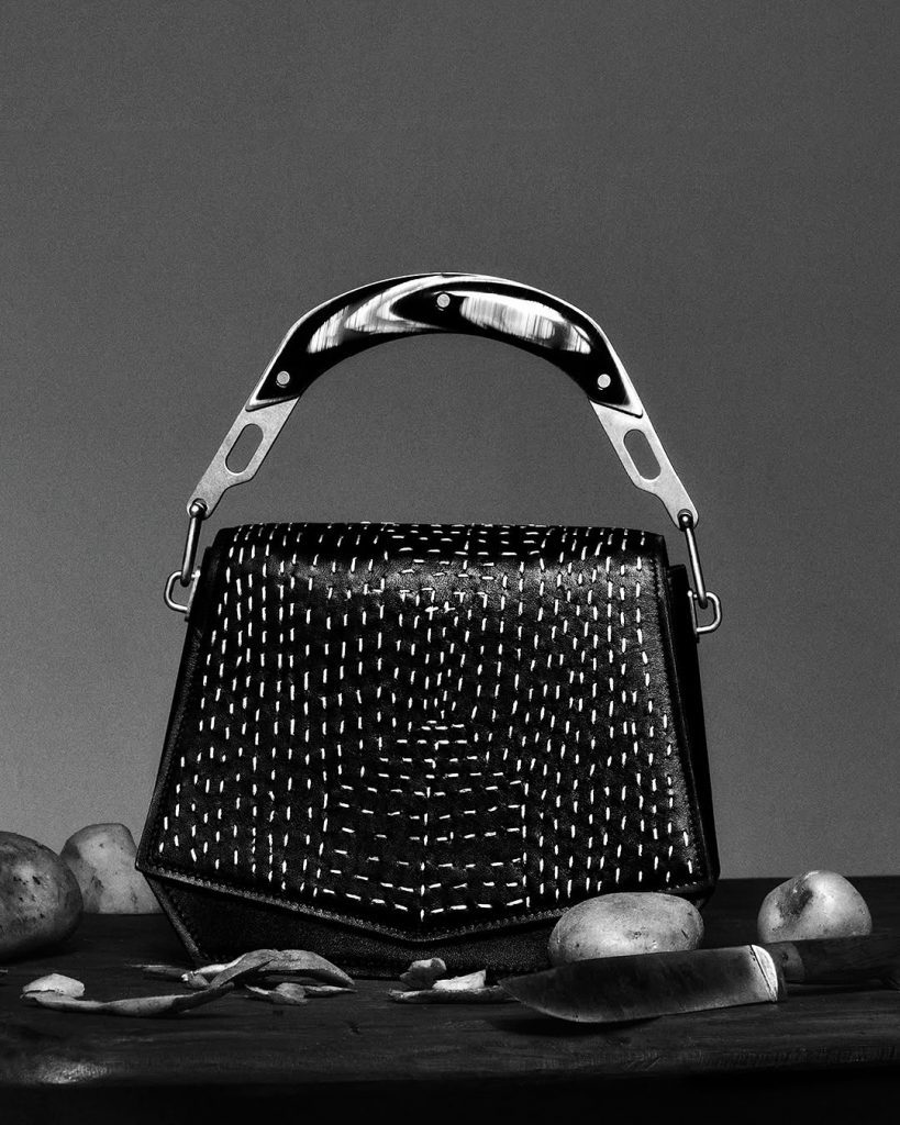 La Borsa che Racconta Due Culture: Byredo Kantha Blueprint