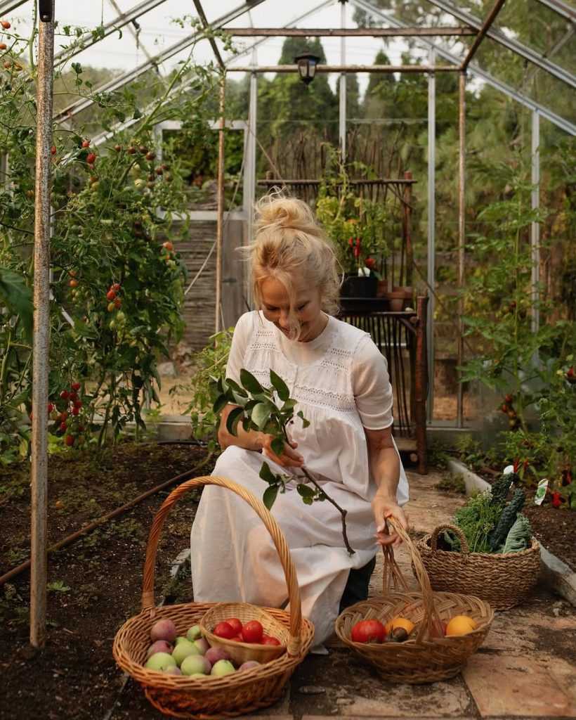Pamela Anderson porta in tavola la sua anima green: il nuovo libro di ricette plant-base 1 Pamela Anderson porta in tavola la sua anima green: il nuovo libro di ricette plant-base