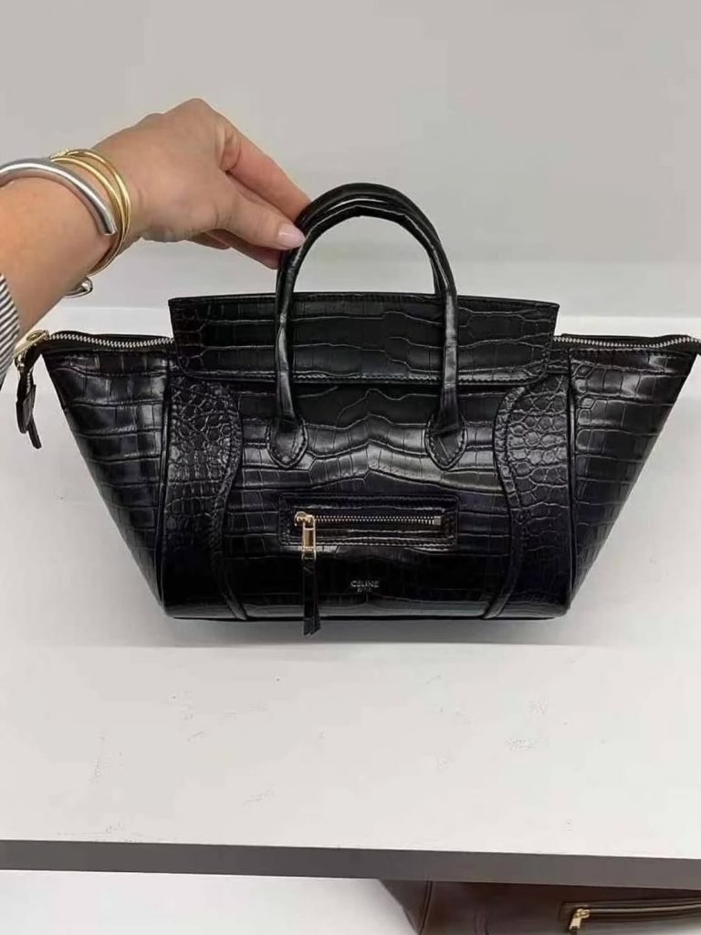 Il Grande Ritorno: La Luggage Phantom di Celine Conquista Nuovamente le Passerelle
