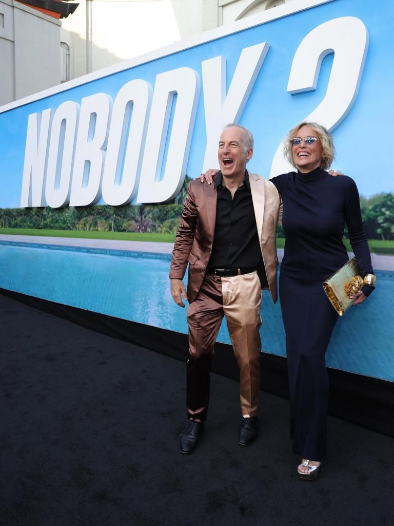 Eleganza senza tempo: Sharon Stone incanta in blu sul red carpet di Nobody 2 1 Eleganza senza tempo: Sharon Stone incanta in blu sul red carpet di Nobody 2