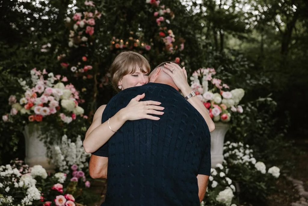 Insieme per sempre: Taylor Swift says “I do"