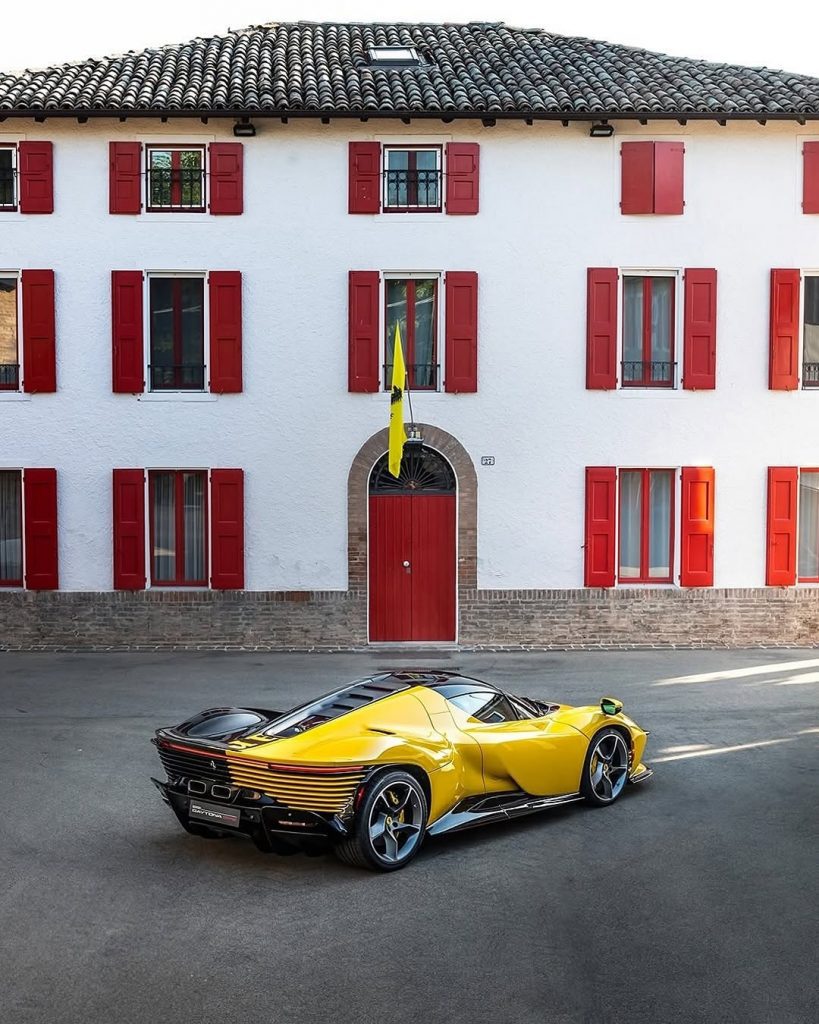 Ferrari Scrive la Storia: La Daytona SP3 Tailor Made Raggiunge i 26 Milioni di Dollari