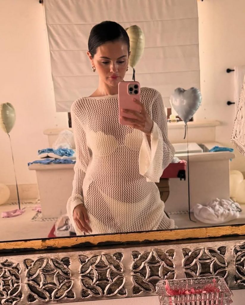Cabo vibes: Selena Gomez illumina il suo pre-wedding getaway 2 Cabo vibes: Selena Gomez illumina il suo pre-wedding getaway