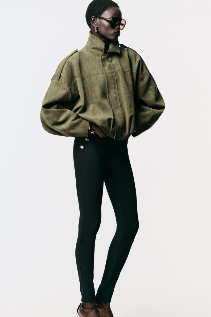 Casual, chic e a meno di 60€: il bomber must-have di Zara
