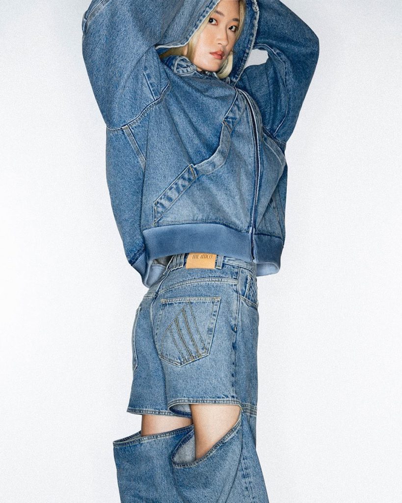 Autunno in denim: The Attico firma i jeans perfetti 2 Autunno in denim: The Attico firma i jeans perfetti