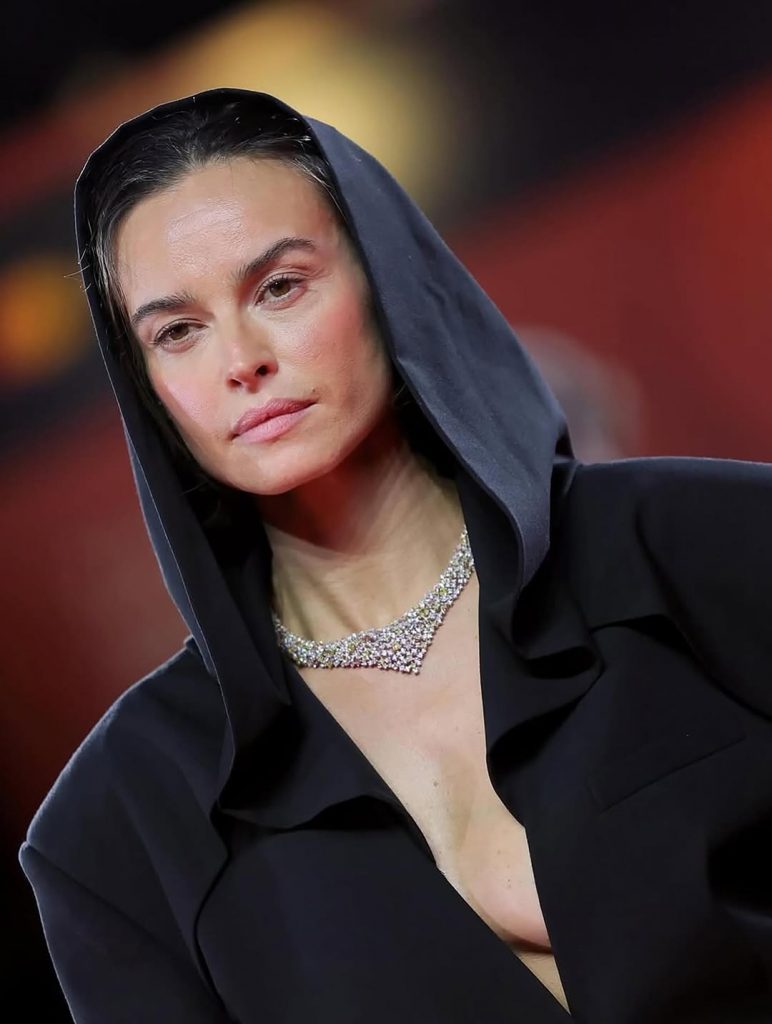 Kasia Smutniak: L'Eleganza Minimal Chic che Conquista Venezia