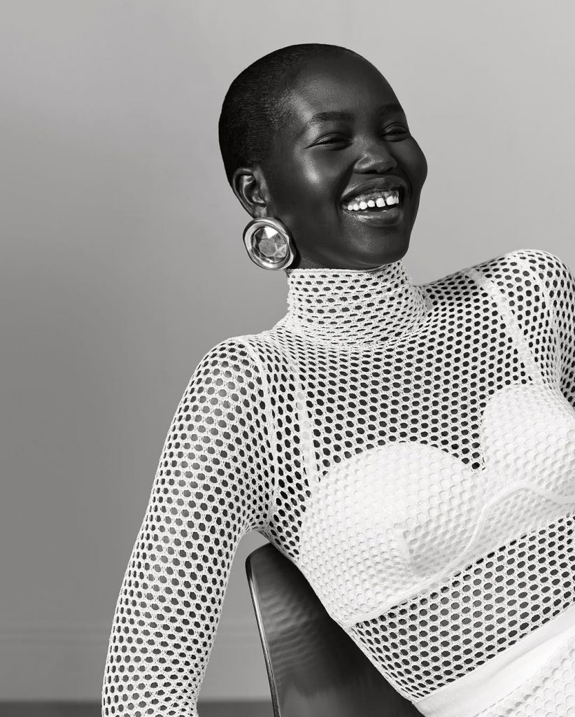 La Nuova Era di Givenchy: Sarah Burton Celebra il Talento Femminile nella Campagna Autunno/Inverno 2025 3 La Nuova Era di Givenchy: Sarah Burton Celebra il Talento Femminile nella Campagna Autunno/Inverno 2025