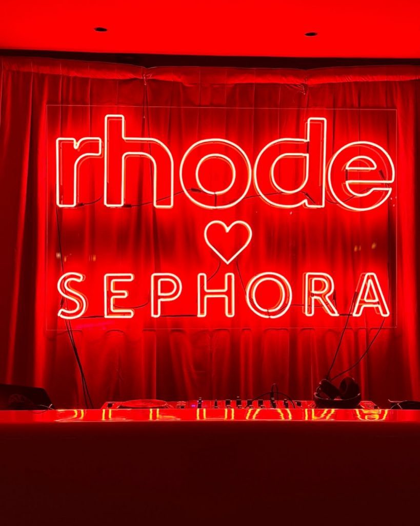 Rhode Sbarca da Sephora: La Rivoluzione Beauty di Hailey Bieber Arriva nei Negozi