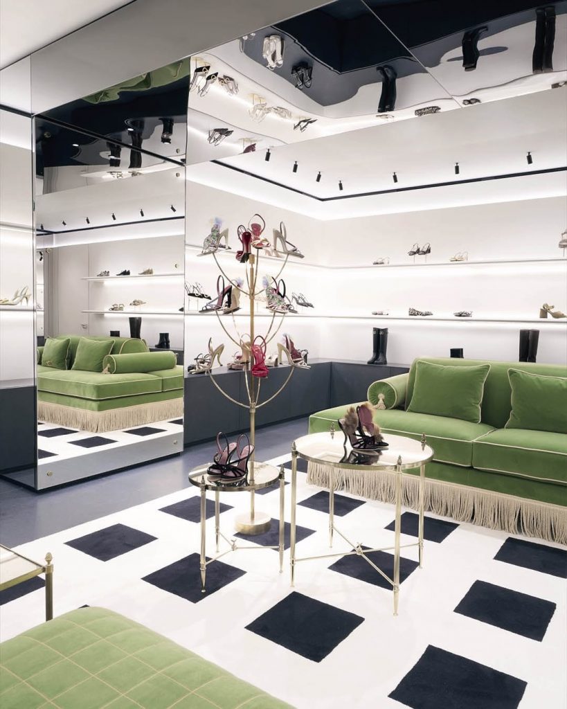 Valentino Riapre le Porte del Suo Storico Flagship Milanese