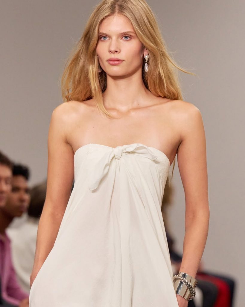 Ralph Lauren: Quando la Forza Incontra la Sensualità alla New York Fashion Week 4 Ralph Lauren: Quando la Forza Incontra la Sensualità alla New York Fashion Week