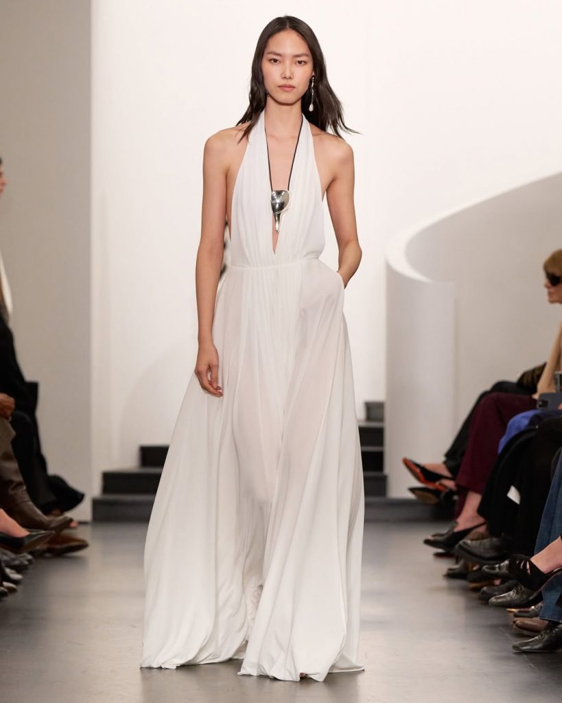Ralph Lauren: Quando la Forza Incontra la Sensualità alla New York Fashion Week 3 Ralph Lauren: Quando la Forza Incontra la Sensualità alla New York Fashion Week