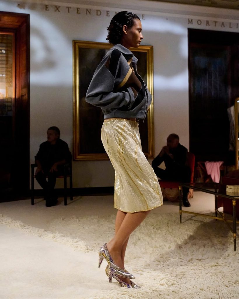 Il Ritorno alle Origini: Dario Vitale Ridefinisce l'Eredità Versace per la Primavera/Estate 2026