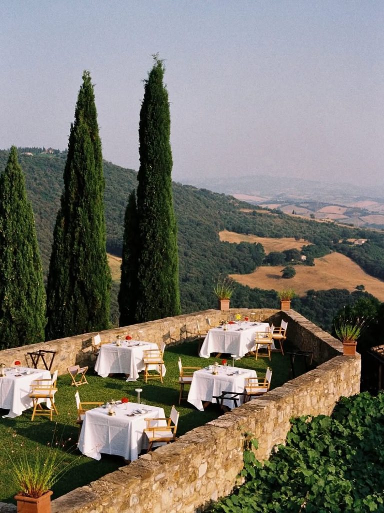 Tra vigneti e storia: la magia di Castello di Vicarello premiata dalla Stella Michelin