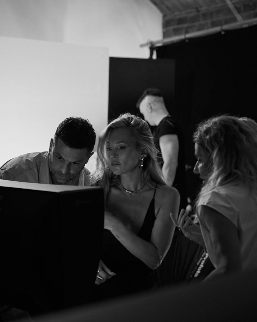 Kate Moss: L'Icona Senza Tempo Conquista Kismet by Milka 3 Kate Moss: L'Icona Senza Tempo Conquista Kismet by Milka