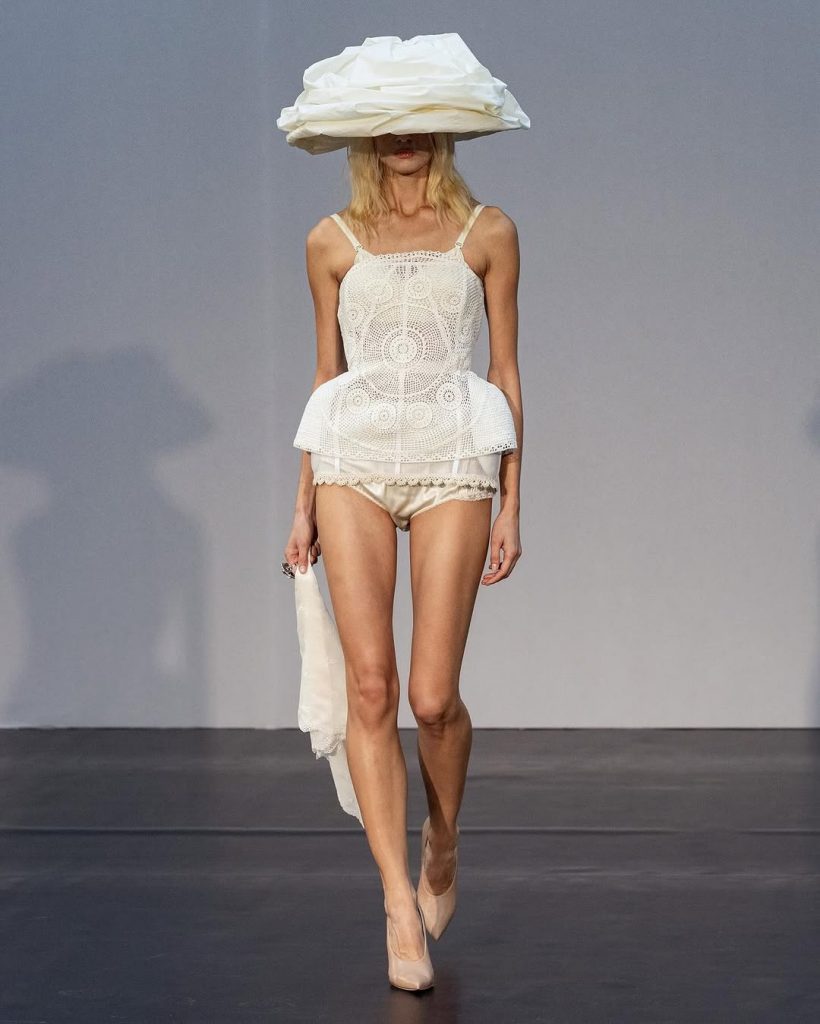 Magda Butrym Ridefinisce la Femminilità con "The Studio" collection