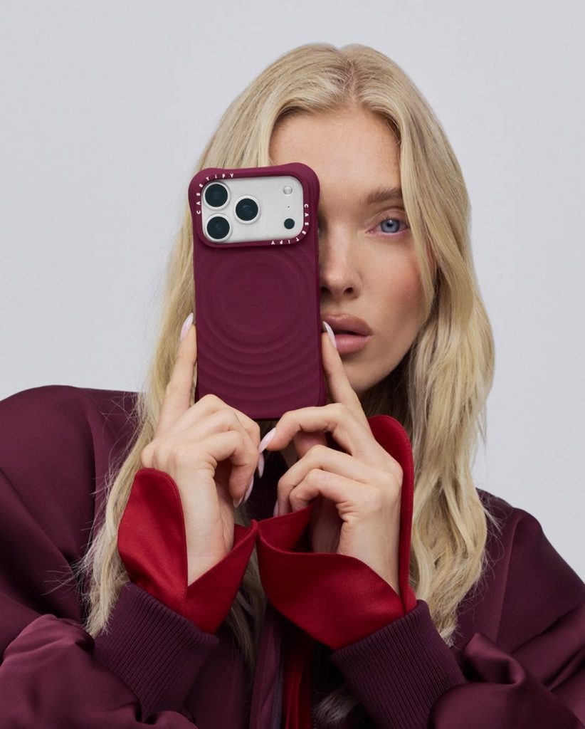 CASETIFY Abbraccia l'Inverno con Elsa Hosk: Quando la Tecnologia Diventa Stile