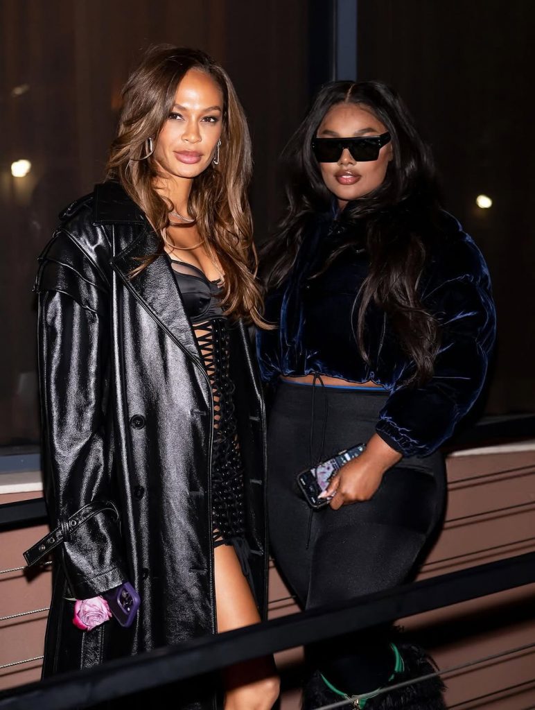 La Moda Continua: Il Glamour dell'After-Party di Victoria's Secret