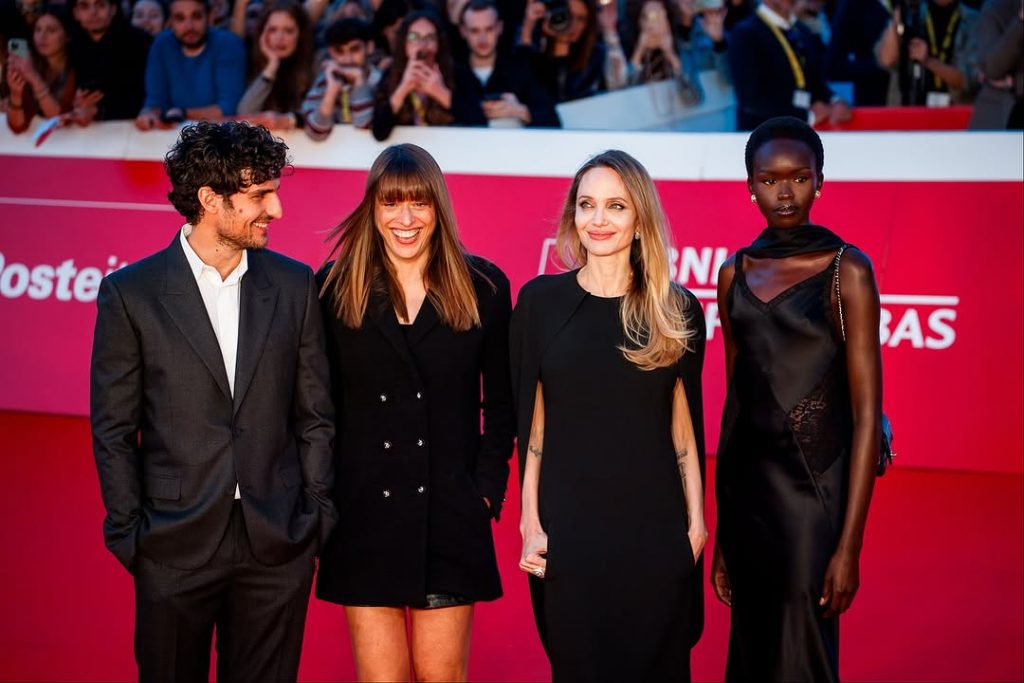 Angelina Jolie Incanta Roma: Eleganza Senza Tempo al Festival del Cinema