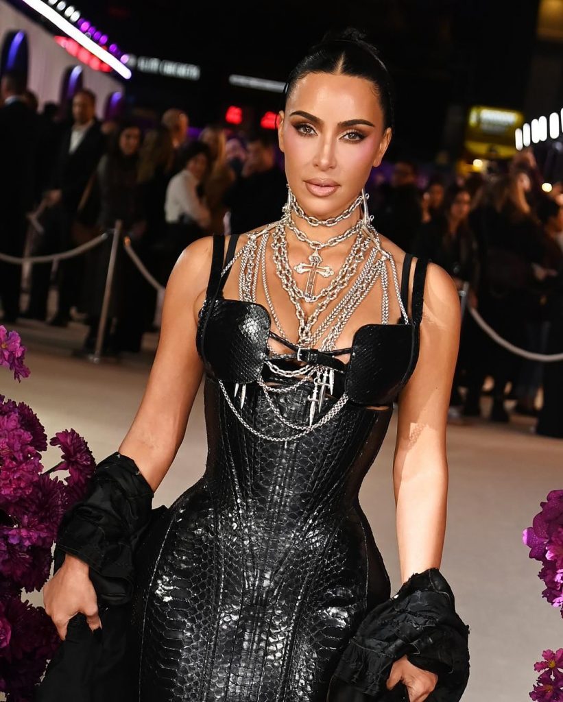 Fashion Tribute: Come Kim Kardashian Ha Onorato Naomi Campbell 4 Fashion Tribute: Come Kim Kardashian Ha Onorato Naomi Campbell