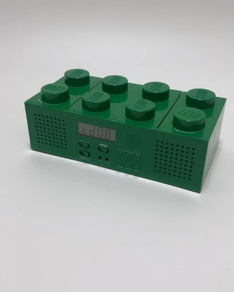 LEGO Lancia il Gadget più Cool del 2025: un Lettore CD 3 LEGO Lancia il Gadget più Cool del 2025: un Lettore CD