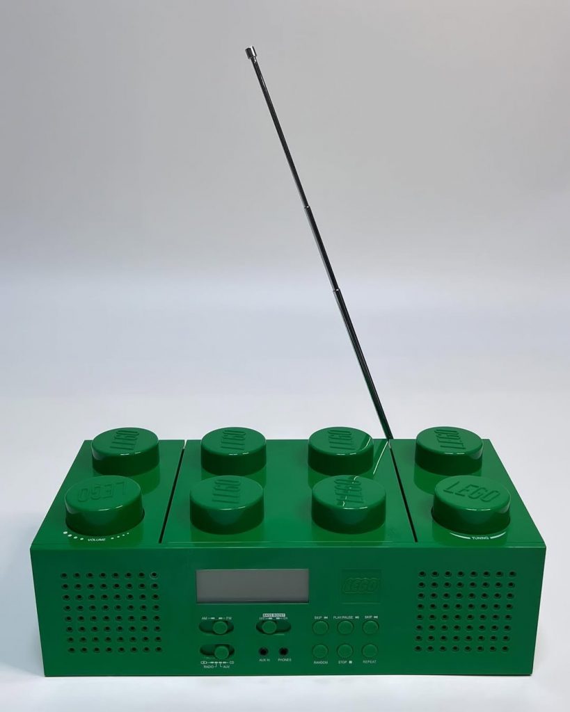 LEGO Lancia il Gadget più Cool del 2025: un Lettore CD 1 LEGO Lancia il Gadget più Cool del 2025: un Lettore CD