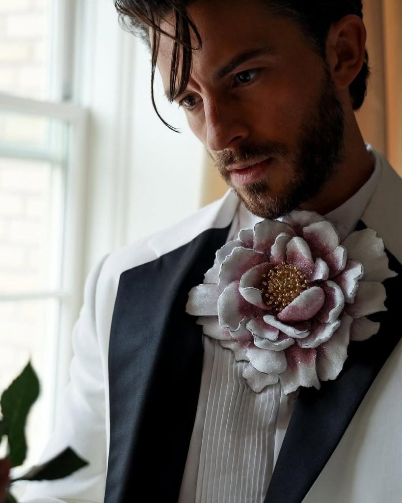 Jonathan Bailey il nuovo volto del fascino: People magazine lo incorona "Sexiest Man Alive 2025"