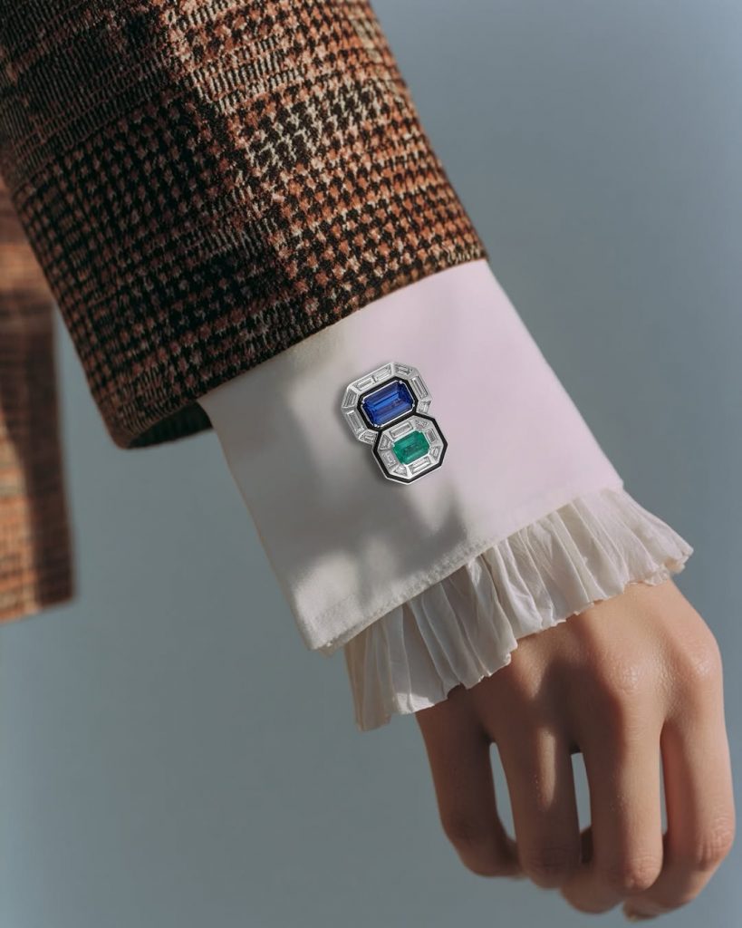 Spille Ovunque: Il Ritorno Glam che Domina Passerelle e Street Style 4 Spille Ovunque: Il Ritorno Glam che Domina Passerelle e Street Style