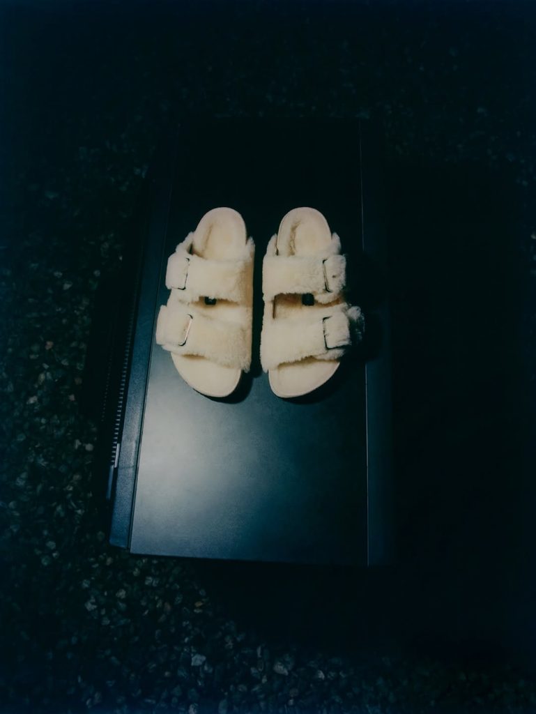 Il Nuovo Must-Have Invernale: le Ciabatte Birkenstock in Pelliccia