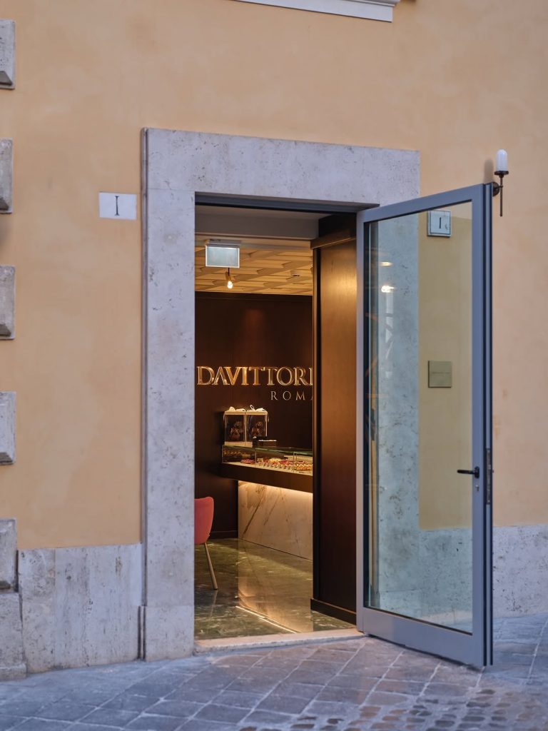 La Famiglia Cerea Conquista Roma: Da Vittorio Caffè Apre nel Cuore della Capitale