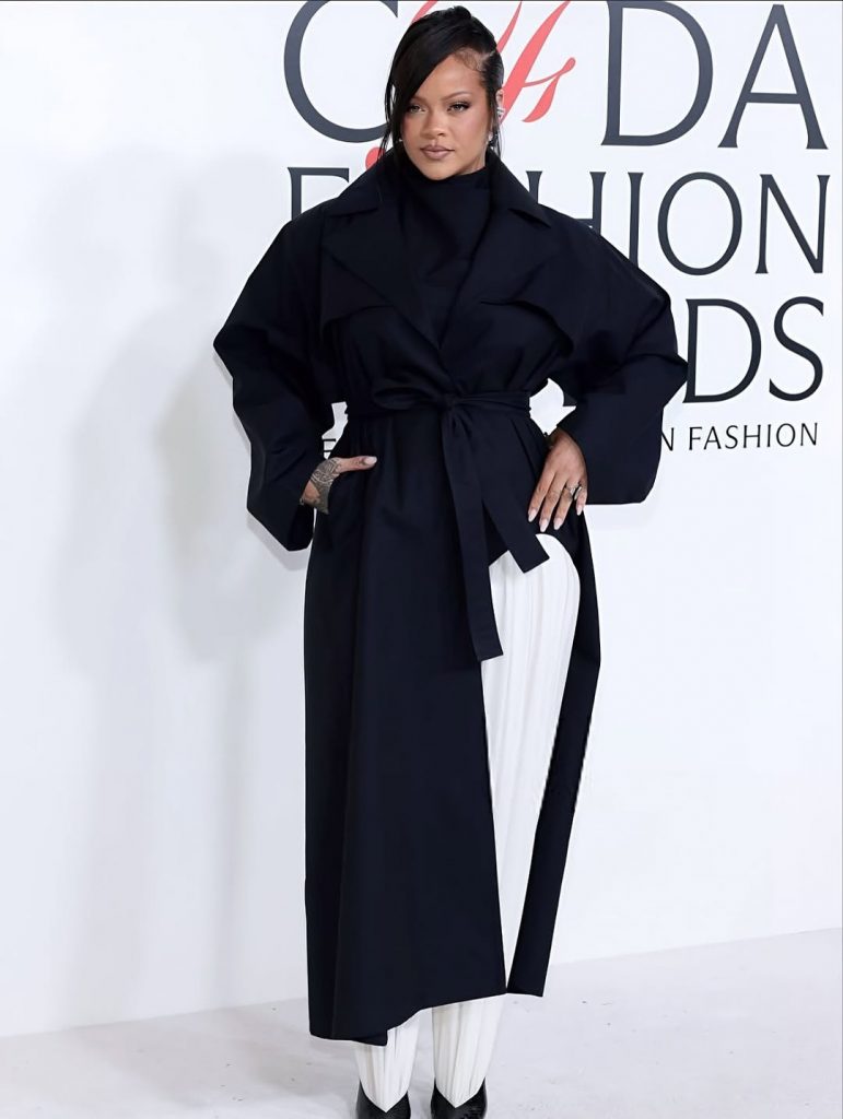 Moda, amore e icone: Rihanna e A$AP Rocky brillano ai CFDA 2025 1 Moda, amore e icone: Rihanna e A$AP Rocky brillano ai CFDA 2025