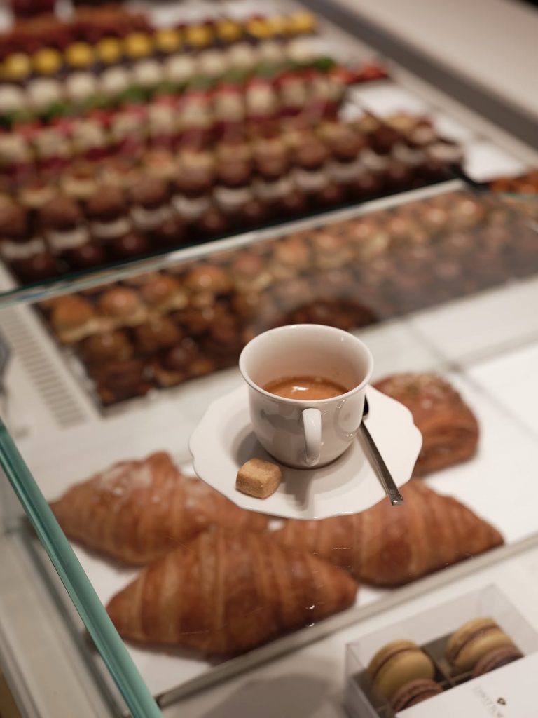 La Famiglia Cerea Conquista Roma: Da Vittorio Caffè Apre nel Cuore della Capitale