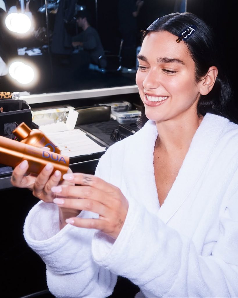 Dua Lipa Lancia la Sua Linea Skincare
