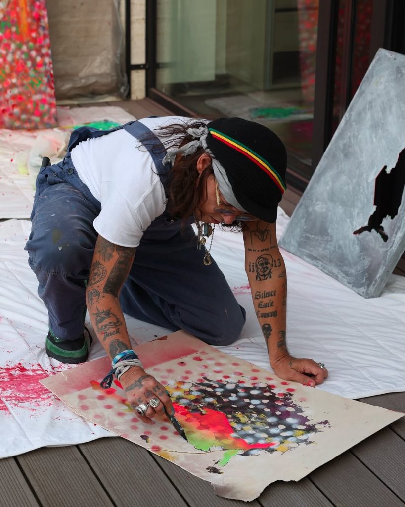 Johnny Depp Debutta Come Artista in Italia
