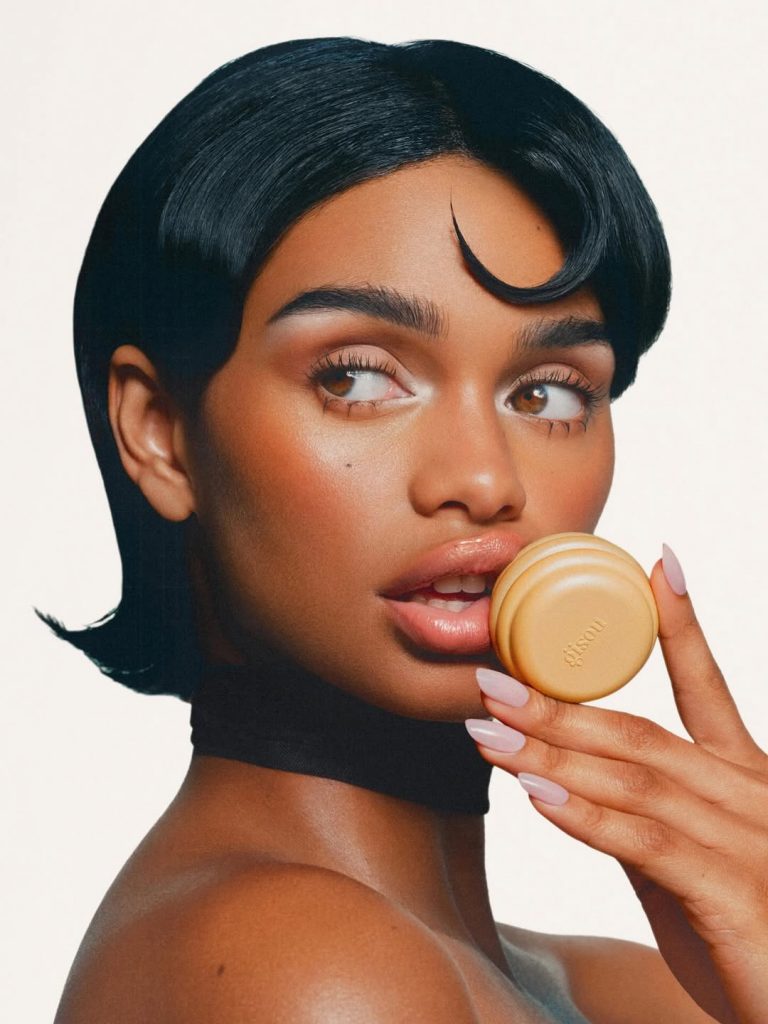 Must-have alert: la Honey Glaze Lip Mask di Gisou è finalmente arrivata