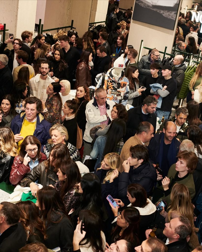 Alberto Tomba incanta Milano: allo store Napapijri la presentazione di “Lo slalom più lungo”