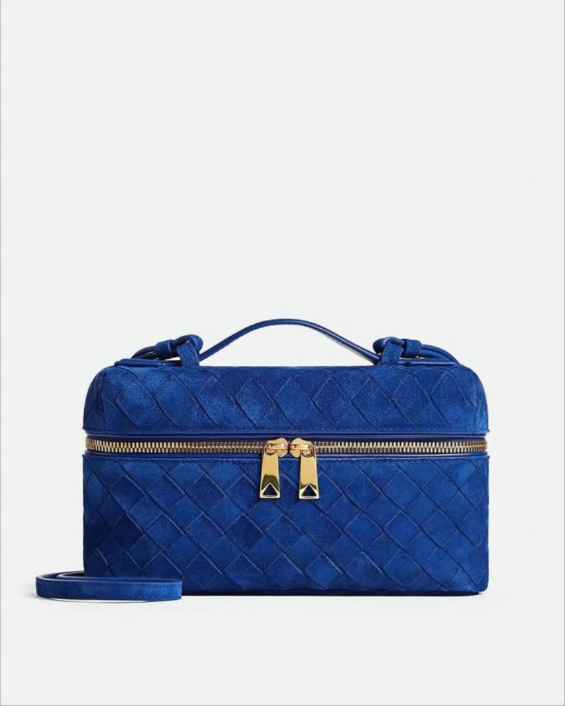 Esiste il blu perfetto: Bottega Veneta l’ha appena presentato